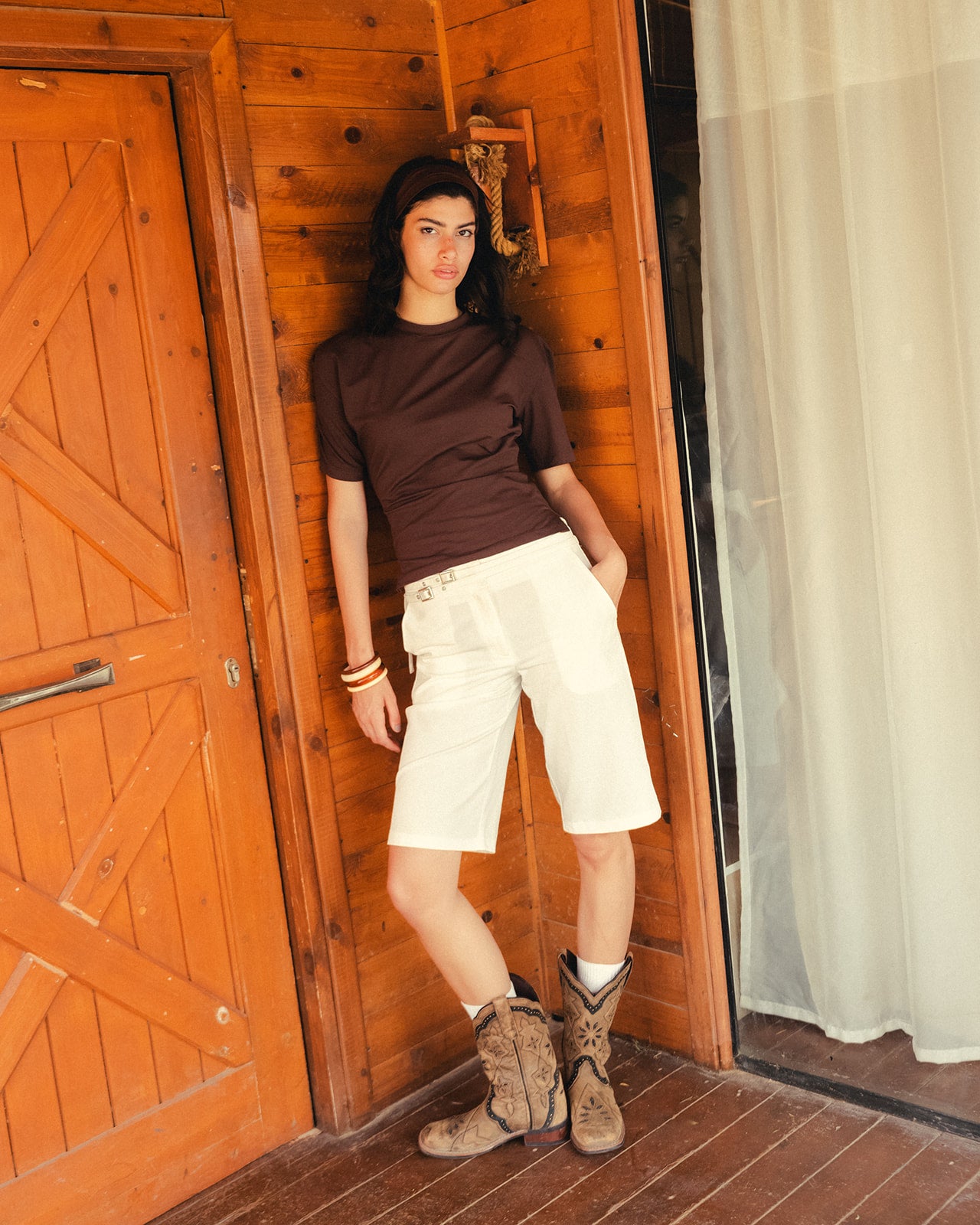 EVERYDAY TEE IN BROWN