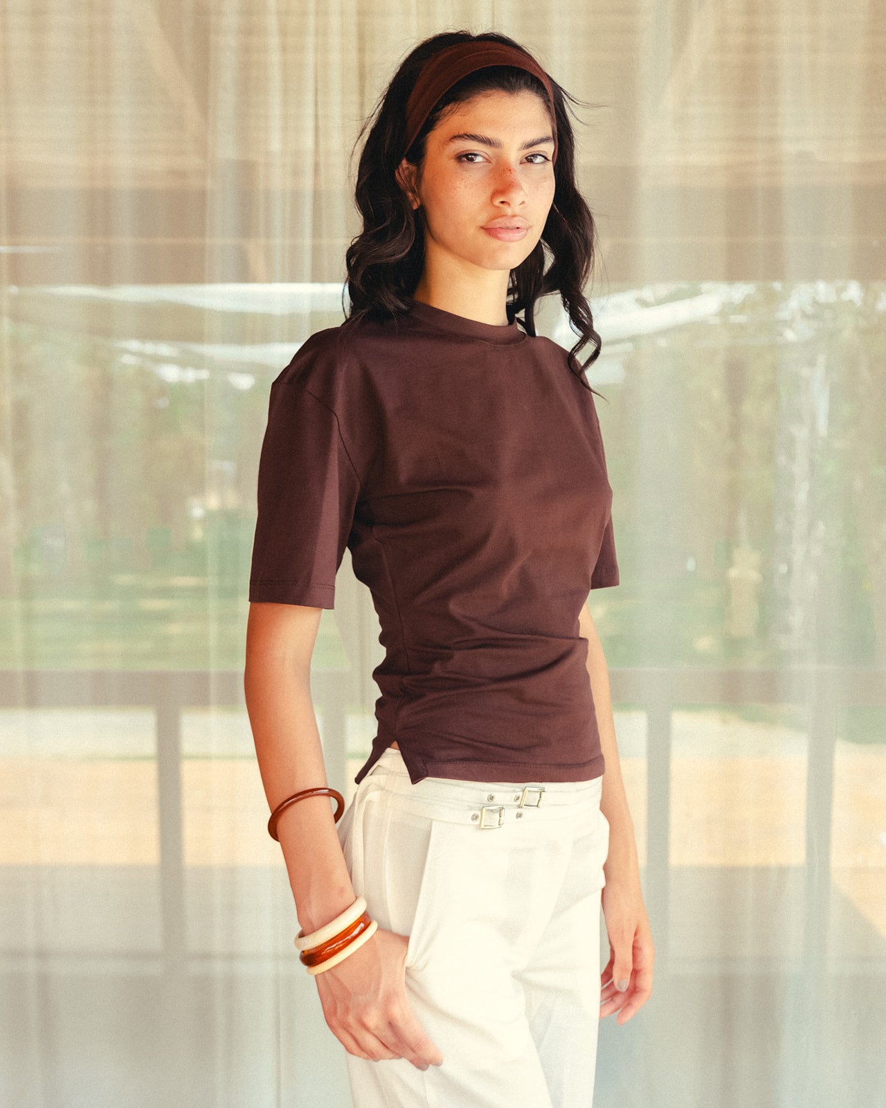 EVERYDAY TEE IN BROWN